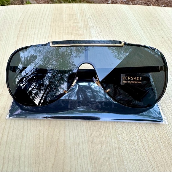 Men’s VERSACE SUNGLASSES modern shield style  black silver gold NIB + case - Picture 11 of 11